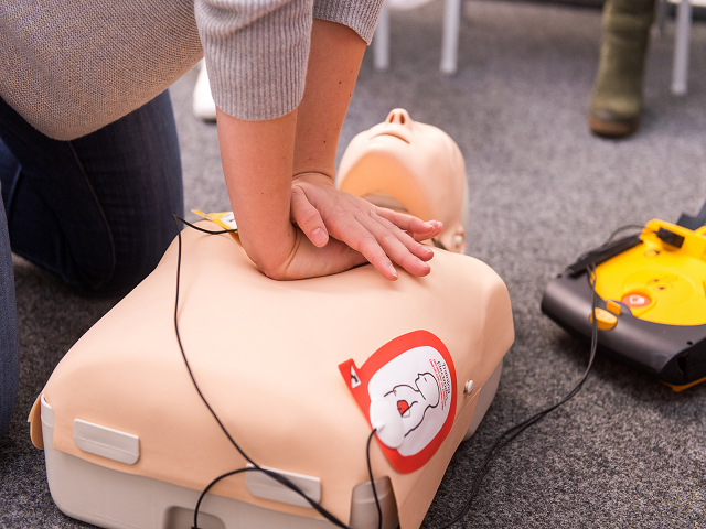 kurs_pierwsza_pomoc_polski_instytut